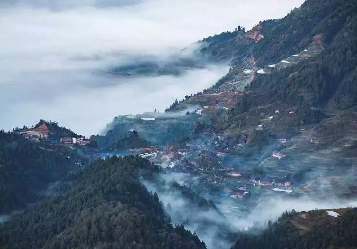 凯雷公路,苗寨山岭风景线