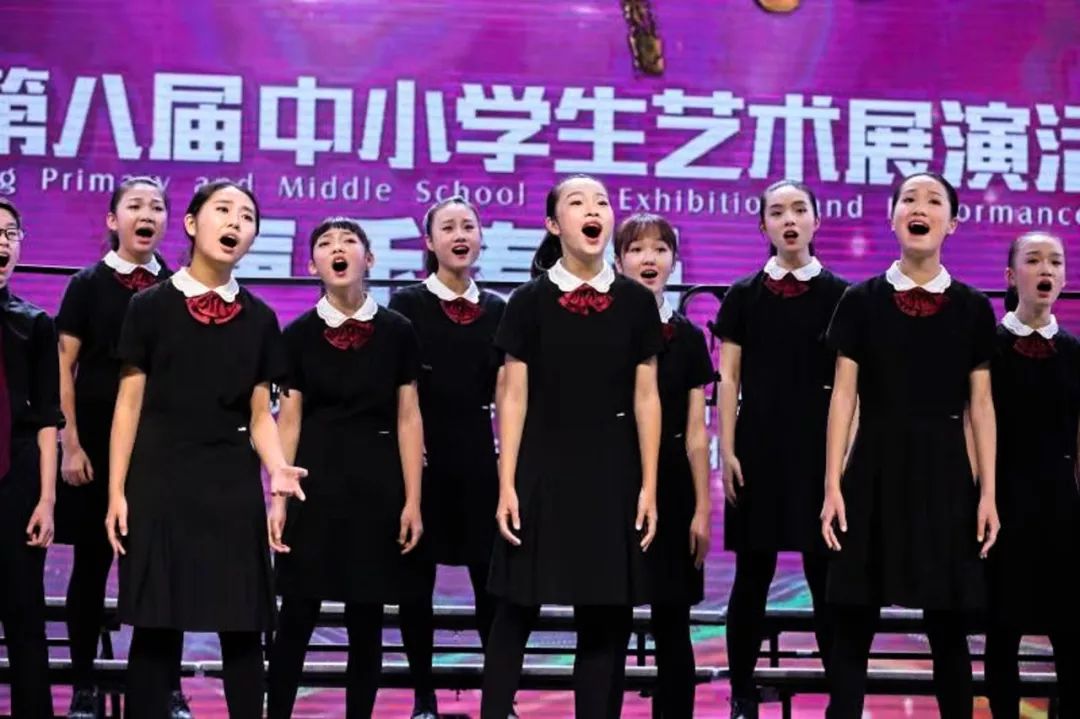 八中合唱团在前期女生团,混声团的基础上,选派了年龄偏小的少年团参赛