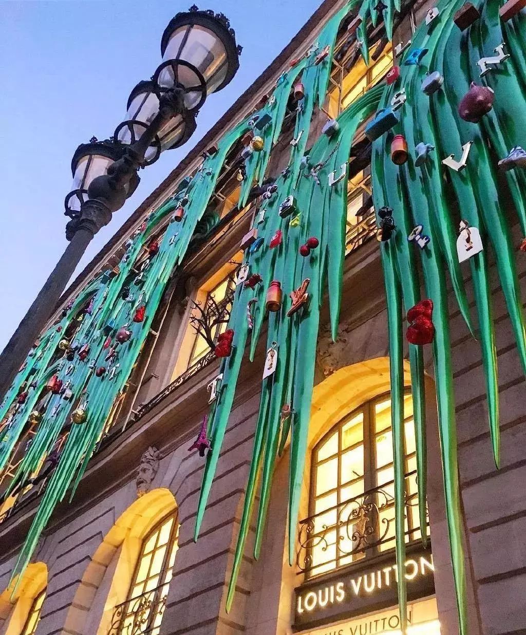 巴黎市政厅百货圣诞节橱窗BHV Marais-派对布置-派对798网