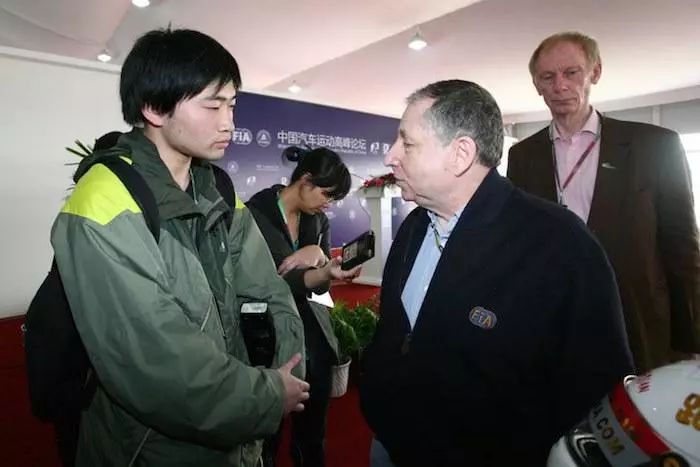 3年花费50万元，这个对赛车绝对真爱的上海男人，成为了中国首位F1赛季全勤记者！