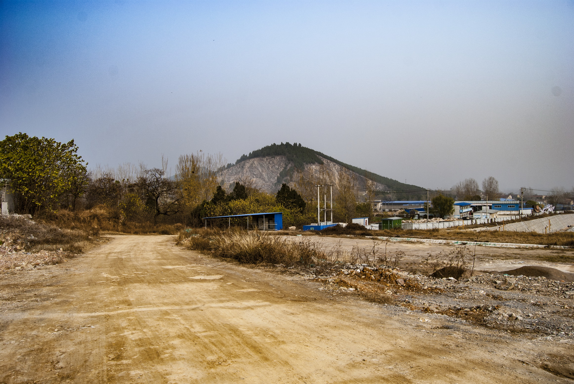 徐州拖龙山正在建设的原始图片,几年后是绿树如茵