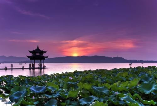 杭州十大旅游景点推荐，这些地方不去等于白来杭州！(附2023年排行榜前十排名名单)