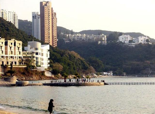 这是在香港浅水湾边上拍摄的一组照片,这里是香港最有代表性的富豪区