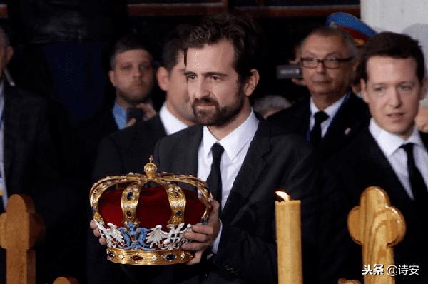 塞尔维亚举行抗议活动呼吁恢复君主制就那么想要一个国王