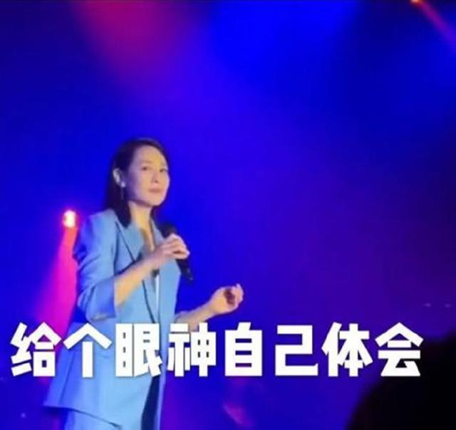 演唱會上被逗笑的明星 蔡依林笑彎腰 戴佩妮掐腿拒笑 陳小春太甜 娛樂 第12張