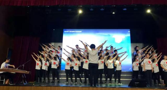 金湖县外国语学校隆重举行纪念"一二·九"大合唱比赛