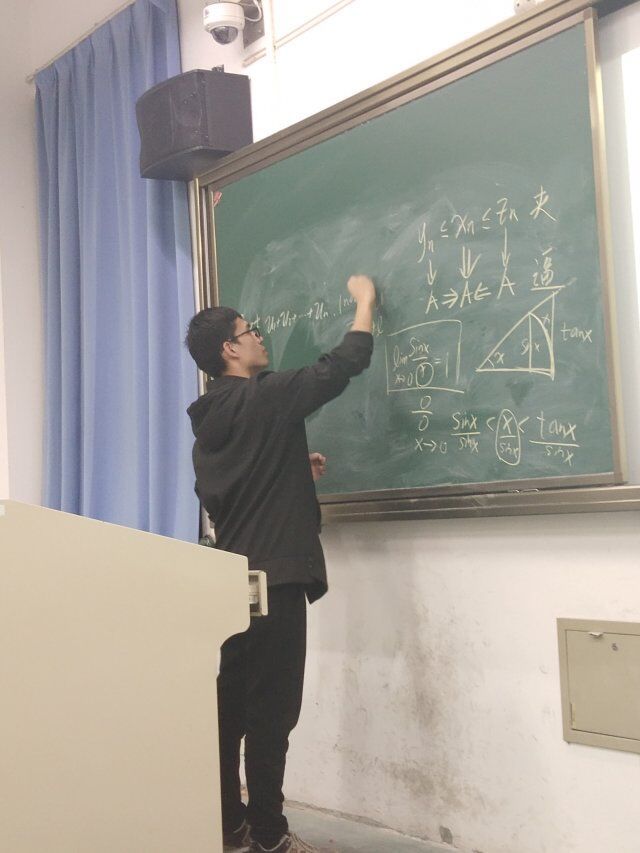 about 讲师: 学生教师张迪来自数理与电子信息工程学院.