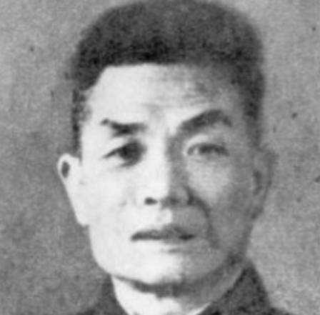 敌我正在激战，这个货郎撂下担子就冲进了敌群，22年后成开国少将