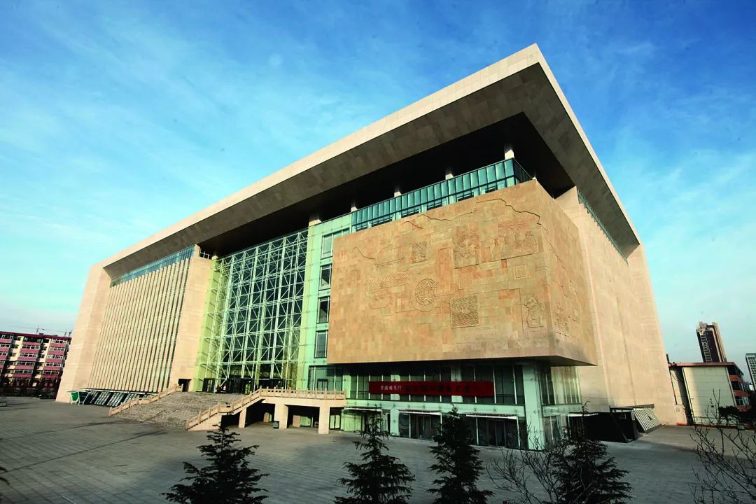 市级公共图书馆的历史 填补了晋城图书馆事业的空白 标志着晋城图书馆