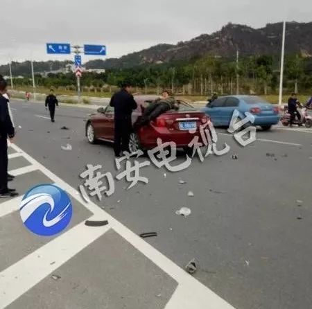 刚刚,泉州动车站东西大道突发车祸!电动车车主当场被撞飞.