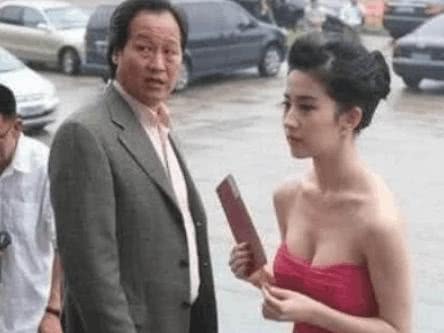 無人敢潛規則的女星，劉亦菲背景強大，不單單是因為乾爹 商業 第2張