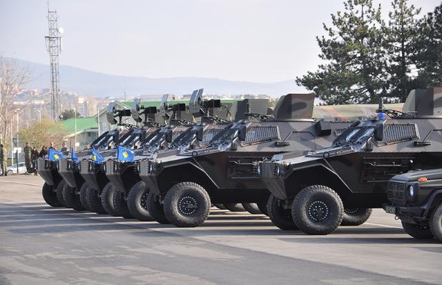 科索沃"眼镜蛇"轮式装甲车目前科索沃当地有一支北约扶持的名为"