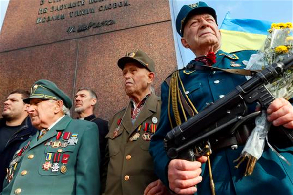 乌克兰称赞德国伪军为民族英雄,俄罗斯暴跳如雷:我要与你恩断义绝