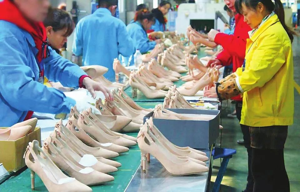 东莞鞋厂在四川,从鞋面加工到12条生产线