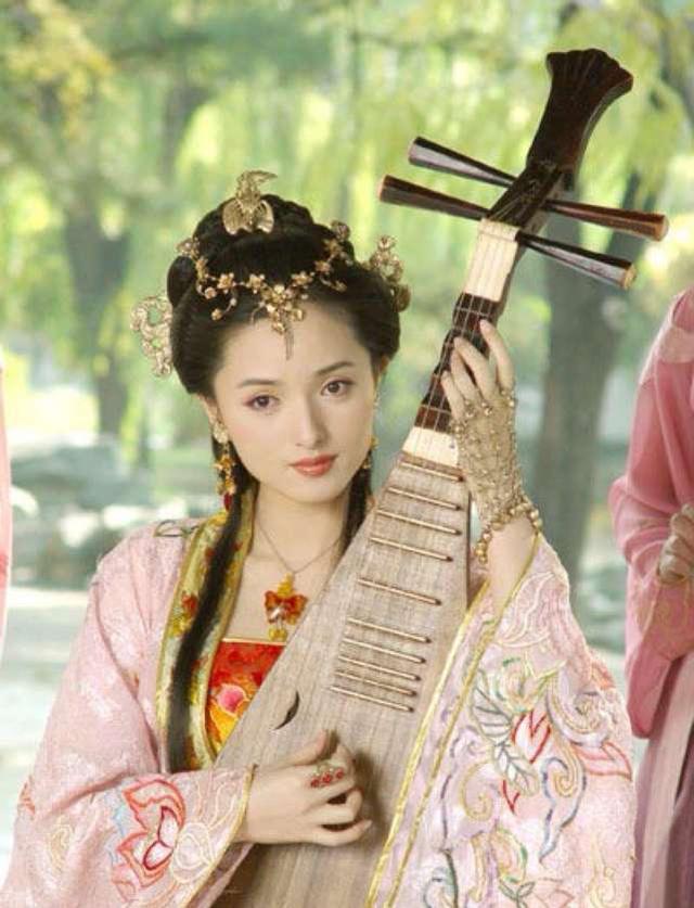 鹿鼎记中的阿珂，是不是陈圆圆女儿？那她父亲是李自成，还是吴三桂