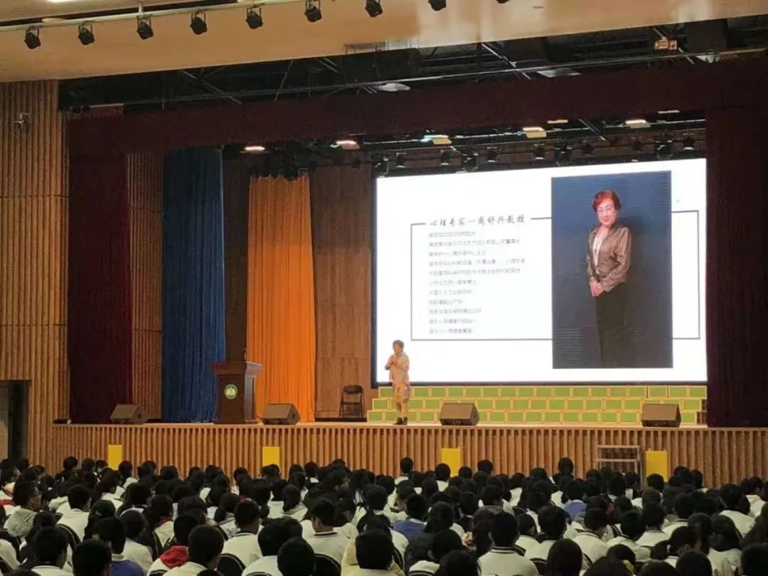 青少年在感恩中健康成长周舒兴教授在深圳松岗中学演讲