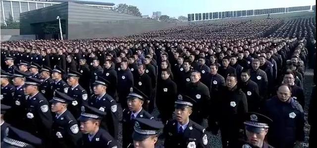 今天这一刻，我想按下暂停键，穿梭时空去拯救羸弱的中国