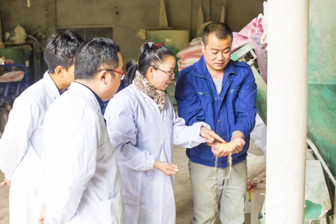 致敬她力量扎根基层30年将博士论文写在大地上这位天使你认识吗