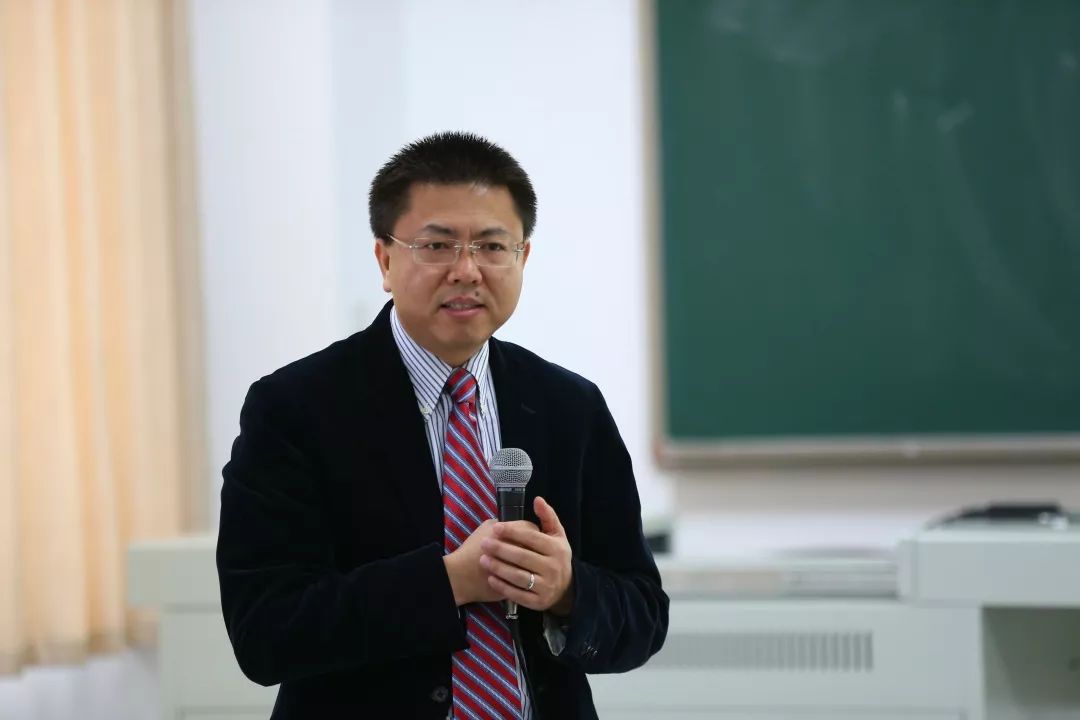 我院院长杨开峰教授主持10月19日研讨研讨会最后,与会专家进行了集体