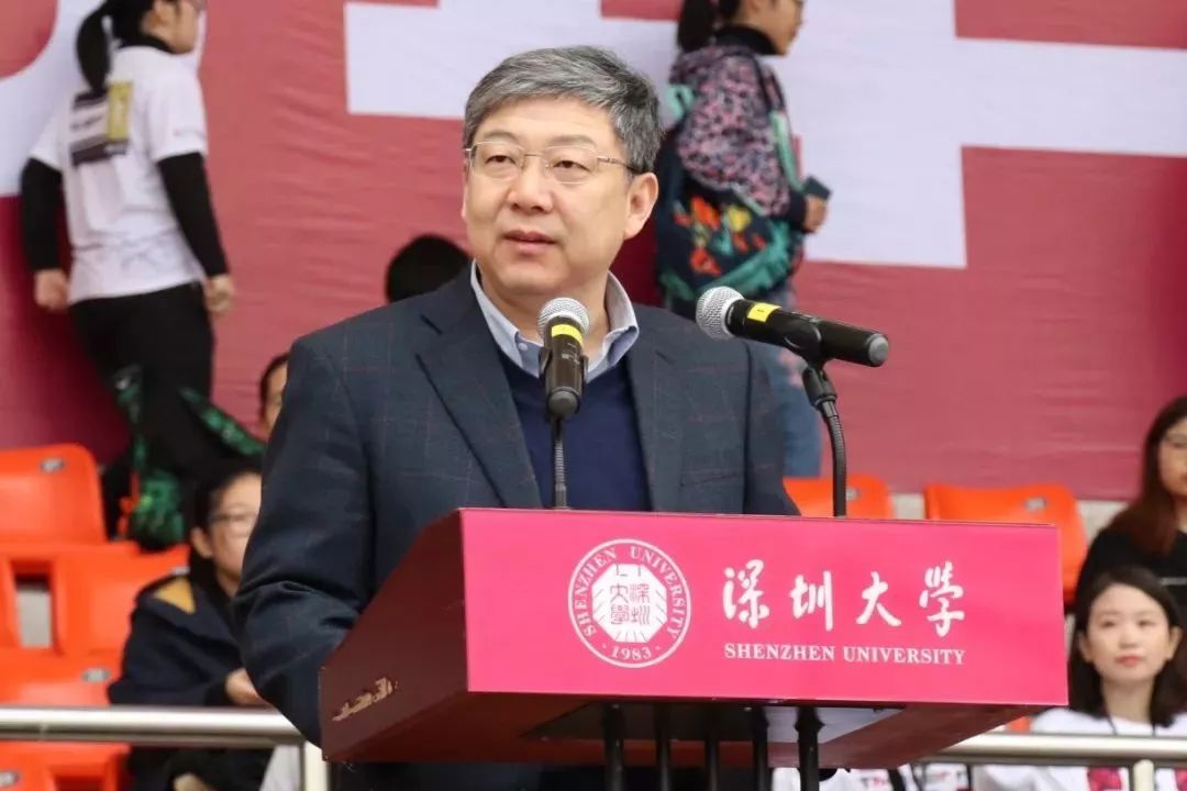 校党委书记刘洪一,校长李清泉,党委副书记范志刚,副校长杜宏彪,徐晨