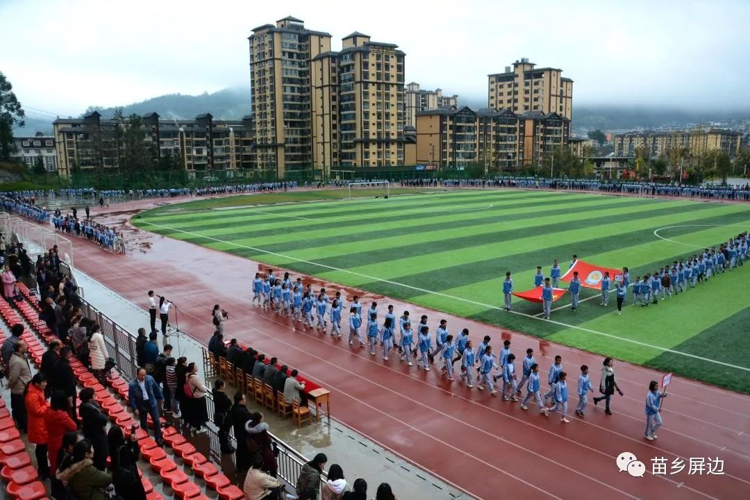 2018年冬季田径运动会—一睹县一中学子们的赛场风采!_屏边县