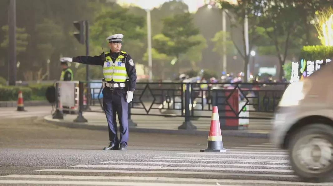 创城有我丨用我警色相伴，为“你”路畅人安~