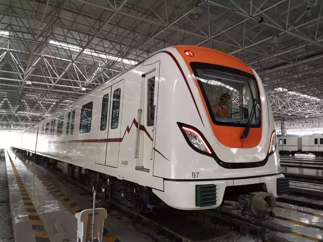 广州地铁14号线作为全市首条快慢线并行线路快车车速最高可达到120
