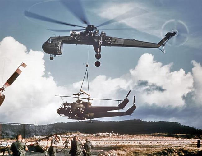 7吨大炸弹两架直升机飞机吊起一切的空中起重机s64