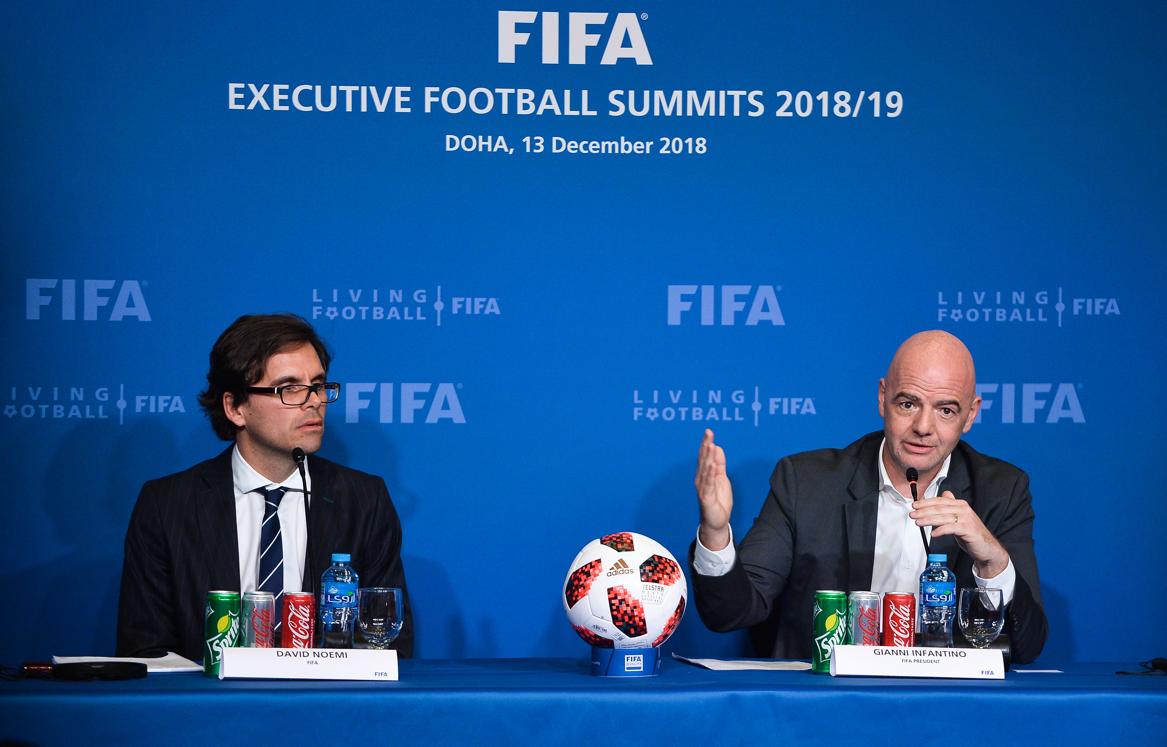 (体育)(2)足球--国际足联多哈峰会举行新闻发布
