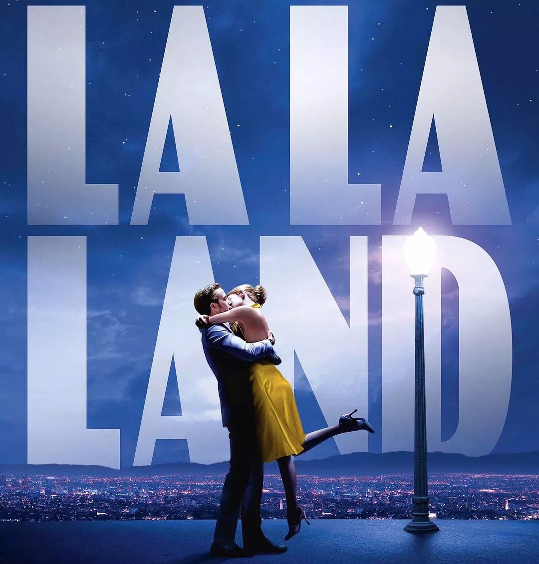 采访里她说,最喜欢的电影是《lalaland》.