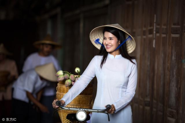 中国这座城市不出名,却是越南人的天堂,越南"美女"扎堆揽客