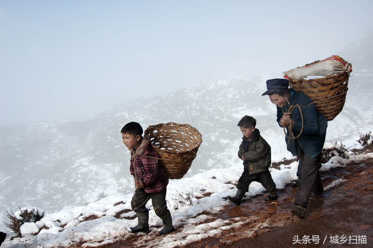 查尔瓦难御严寒,6幅图直击风雪中大凉山的老人和孩子,让人心疼