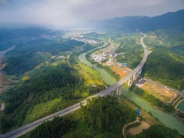 荔波至榕江高速公路12月31日通车沿途风光原生态民族风光美翻了