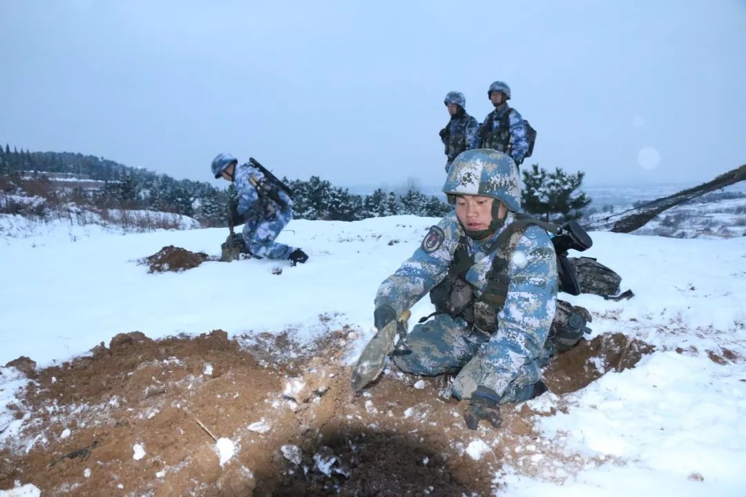 致敬这就是军人的冬天