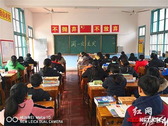 高桥镇中学讴歌新时代共筑中国梦