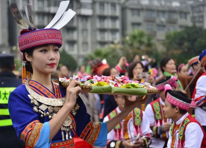 瑶族人口_4月 999元 人 世界瑶都 金秀 千年古城 荔浦 世外仙境 圣堂湖 青山瀑布