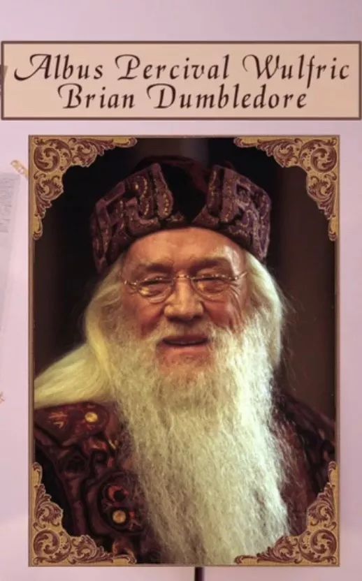 他的全名是albus percival wulfric brian dumbledore电影一开始