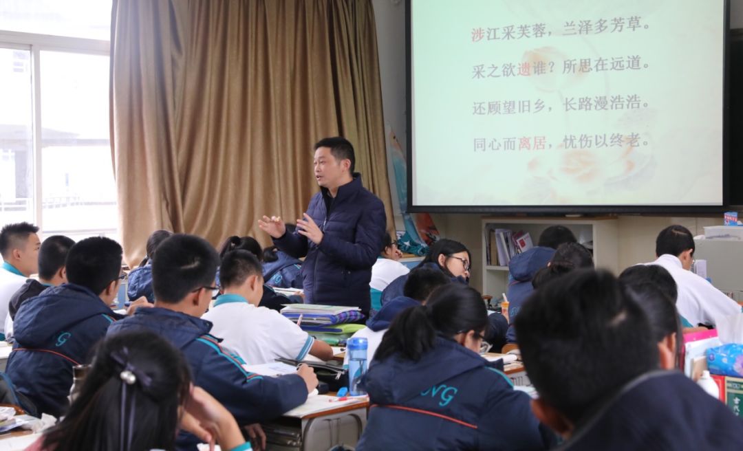 广州二中彭建平校长给郑州七中王保军校长介绍学校课程 广州二中校园