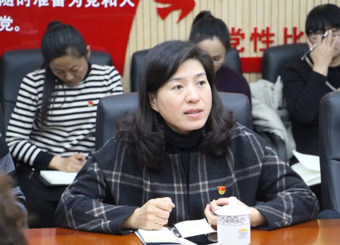 区教委副处级调研员,人事科科长张冠军从教师队伍建设方面阐述了落实