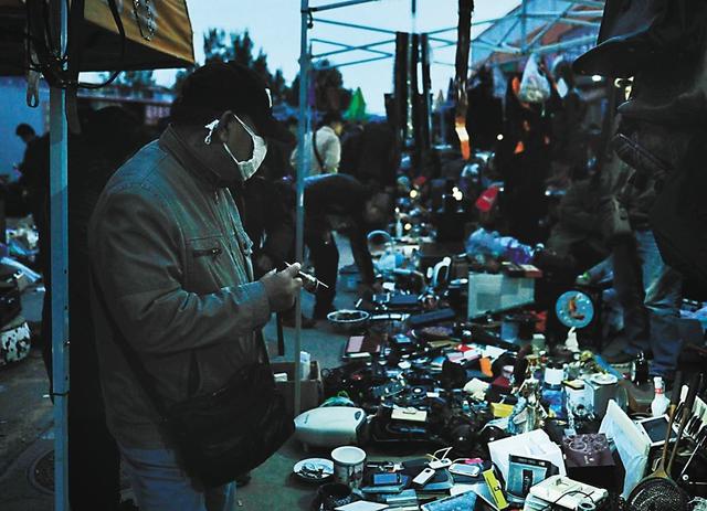 不过目前北京还有鬼市的地方只有大柳树,这里每周三