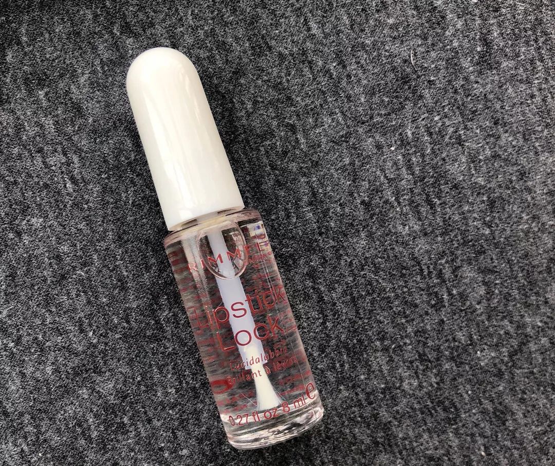 rimmel 口红雨衣(英国版) 除了选择持久度较高的口红以外 还有一种