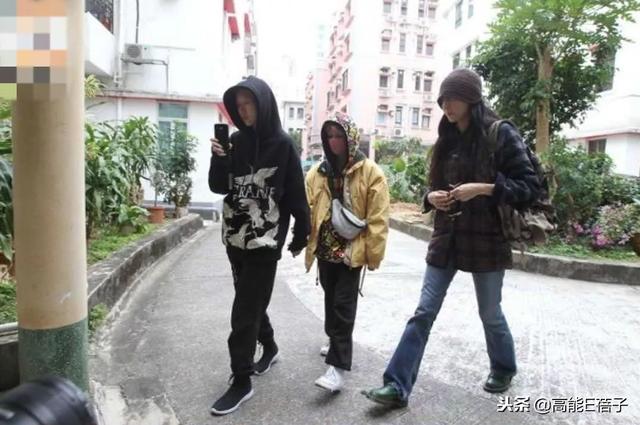 成龍女兒吳卓林住賓館欠租全身隻有20塊，求助媽媽幫付租金