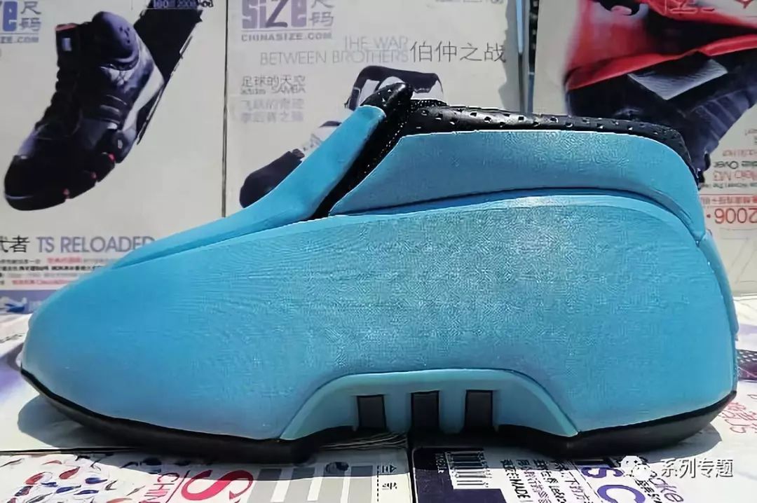 adidas the kobe 2科比的第四双签名鞋,这双鞋的设计灵感源于奥迪家的