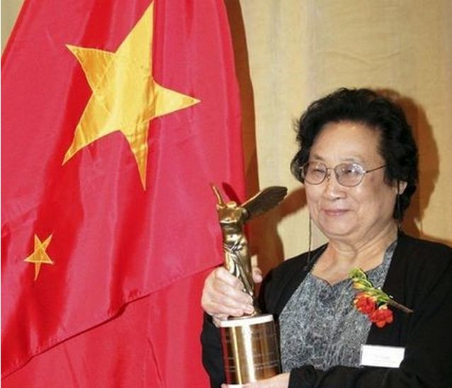 新中国第一位获得诺贝尔奖的女科学家