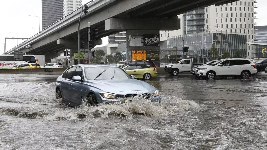 西班牙遭遇世纪洪灾，8小时降雨量相当于一年