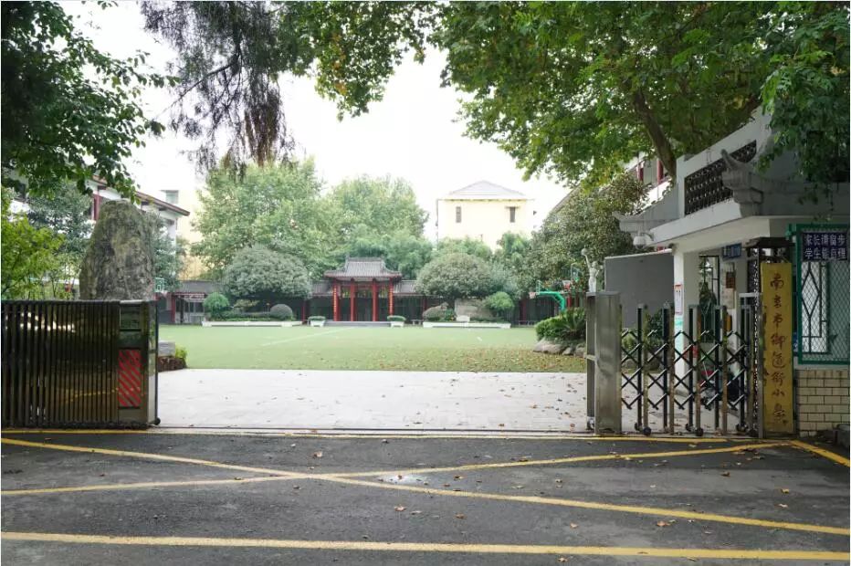 2011年,南京市第三十四中学与梅园中学合并,并改名为南 京市玄武高 