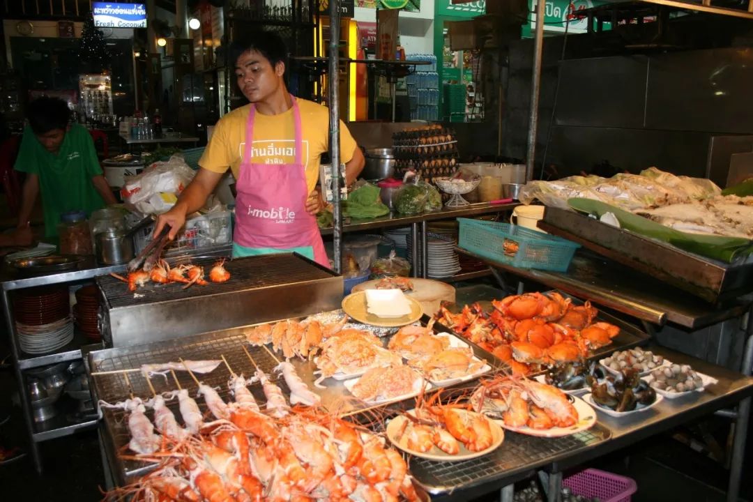 这些东南亚夜市上才能吃到的美味,隔壁小孩光看图片就