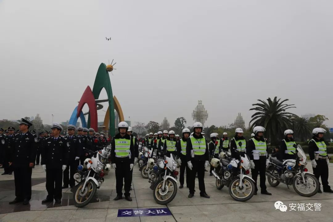 震撼安福街上出动了一大波警察