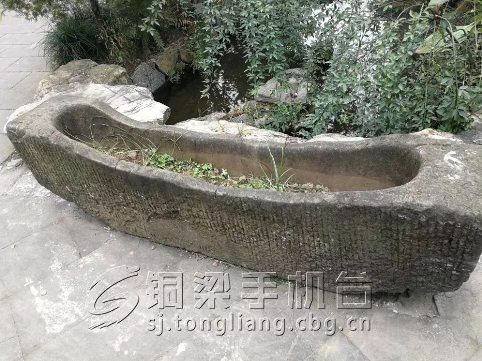 近日,河北磁县文物部门在陶泉乡花驼村南发现一古代石碾槽,经鉴定为