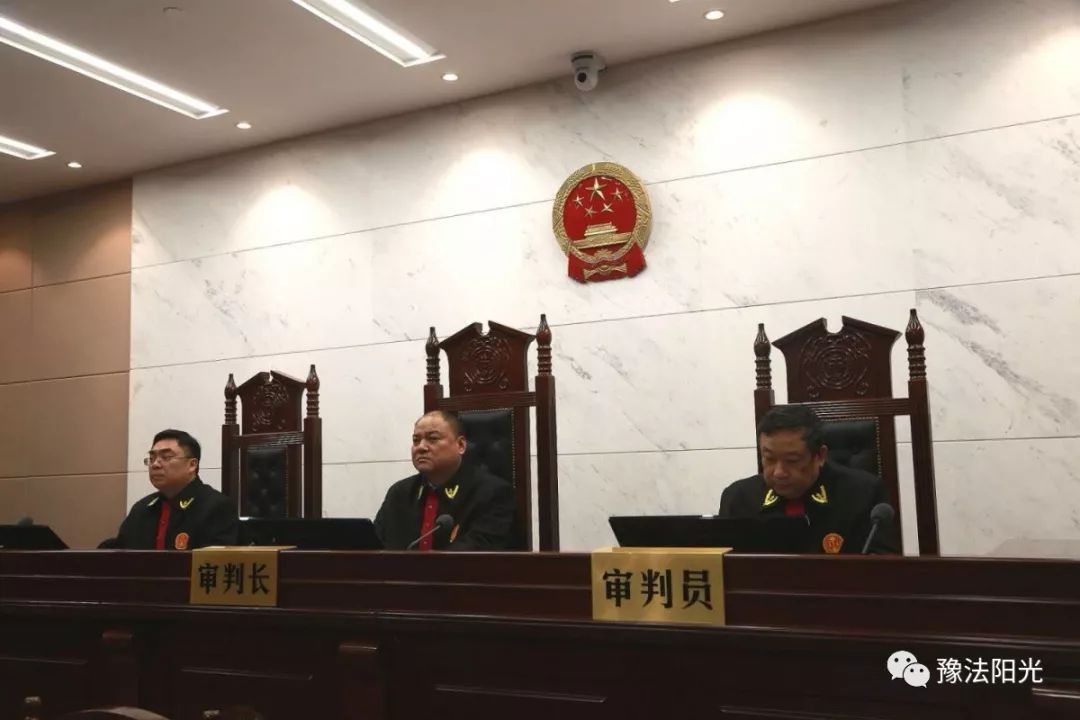 在这个岗位上,李俊峰共审理各类刑事案件2000余起.